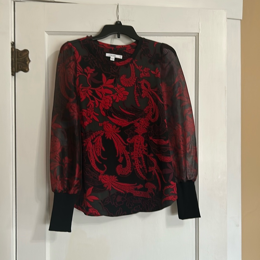 NWOT Chico’s red/blk/gray top with sheer sleeves/ribbed cuffs. Size 1 Medium